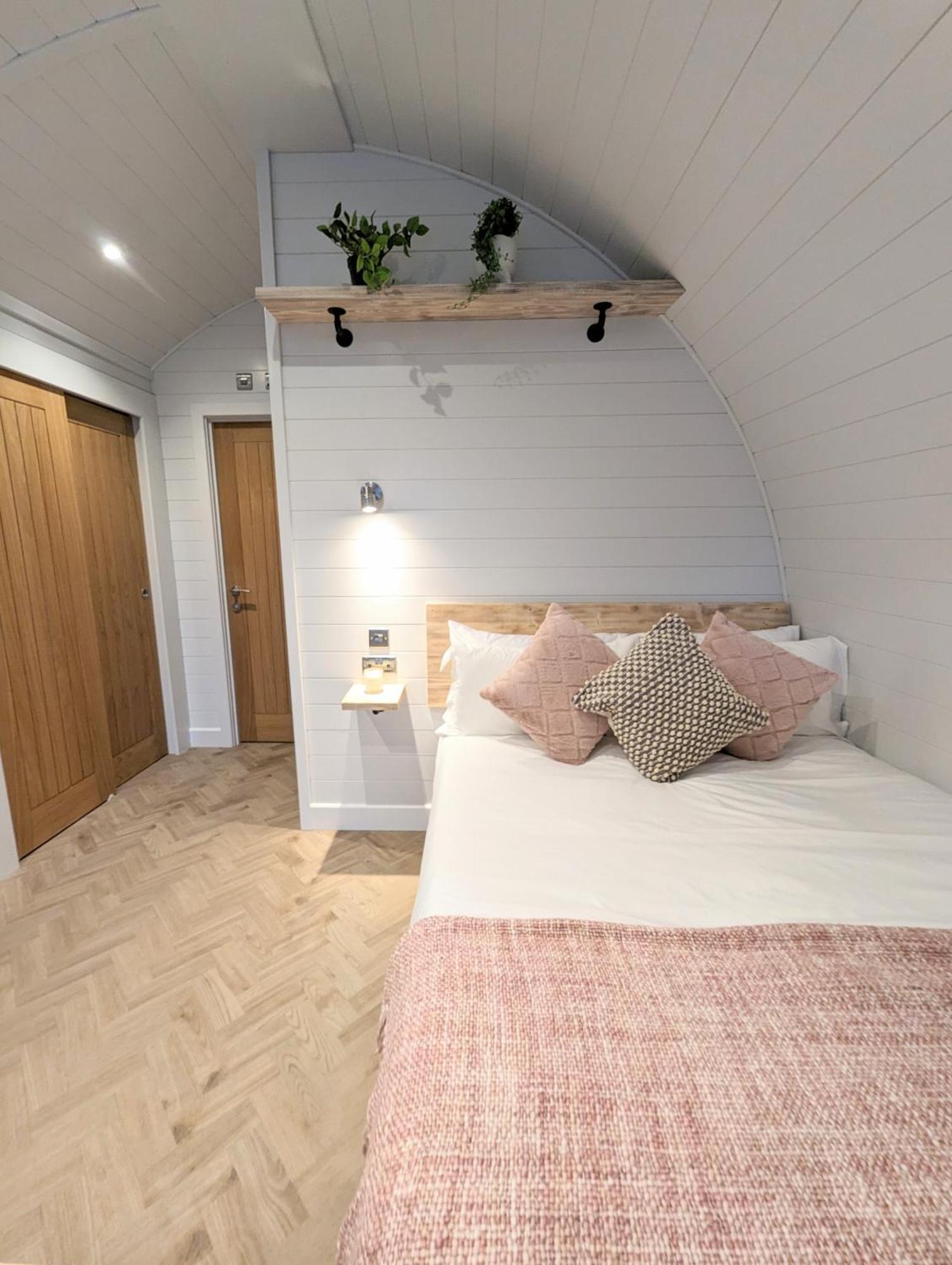 Gopsall Hall Farm Lodge *